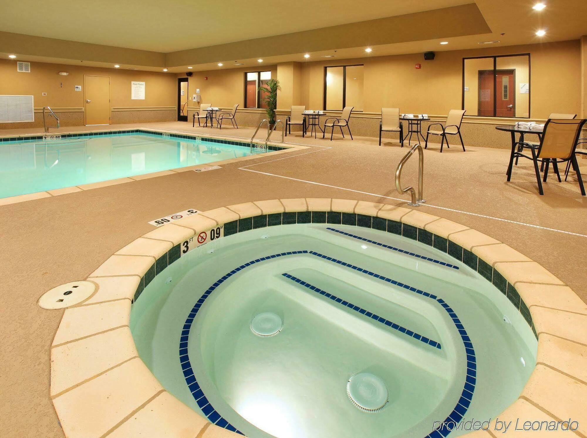 Holiday Inn Express Hotel & Suites Texarkana East By Ihg Exterior foto